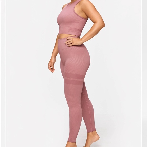 NWT Stronger Seamless Leggings Size Small color Rose *selling top separately* - Picture 7 of 10